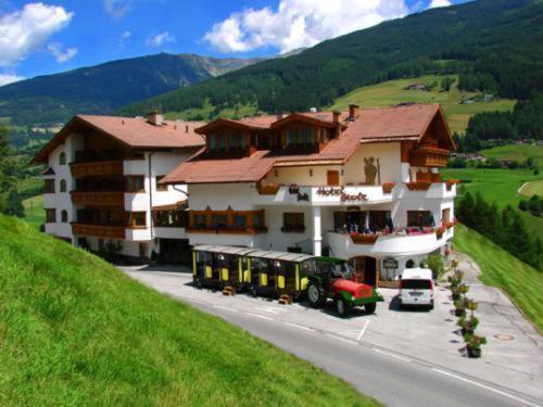 Hotel Stolz Matrei am Brenner Exterior photo
