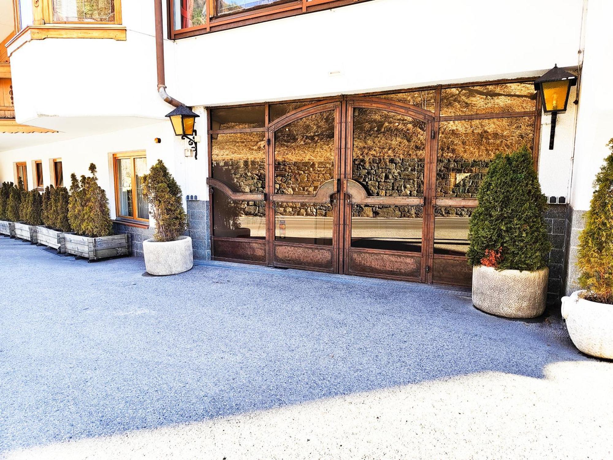 Hotel Stolz Matrei am Brenner Exterior photo
